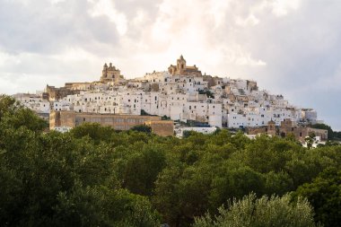 Ostuni, Puglia beyaz şehir manzarası
