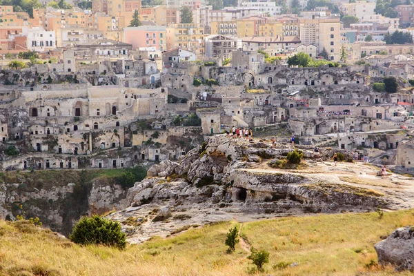 Matera Italia Agosto 2018 Turistas Observando Los Sassi Matera Desde —  Fotos de Stock