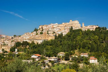 Loreto Aprutino, Pescara eyaletinde (İtalya Ortaçağ bir kasabada)