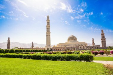 Bahçeleri ve Muscat Ulu Camii (Umman)