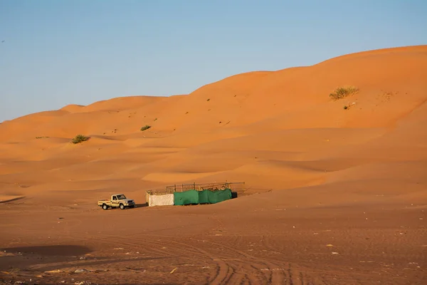 Bidiyah Oman November 2018 Animal Fence Car Pickups Desert Dunes — Stock Photo, Image