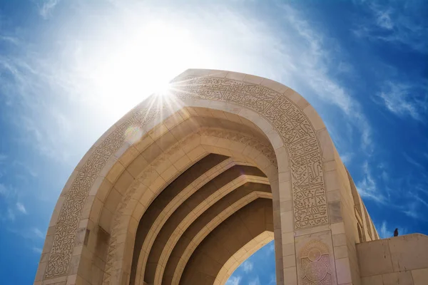 Güneş Aydýnlatma Umman Muscat Ulu Camii Bir Kemer Detayını — Stok fotoğraf