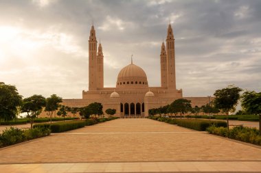 Dört minare ve Nizwa yeni Camii (Umman dome)