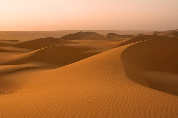 Bukit pasir dari Gurun Pasir Wahiba saat fajar (Oman ) — Stok Foto