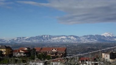 Arka planda Maiella ile Chieti 'den başlayarak Val Pescara 'ya genel bakış