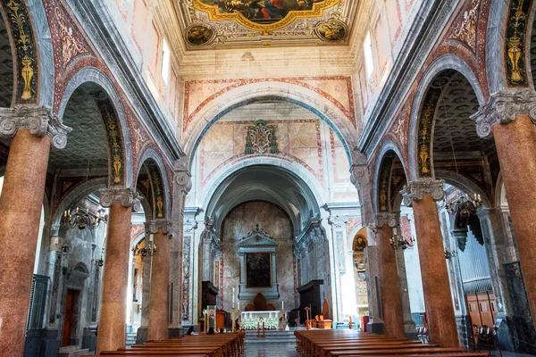 Интерьер собора Остуни (Италия) ) — стоковое фото
