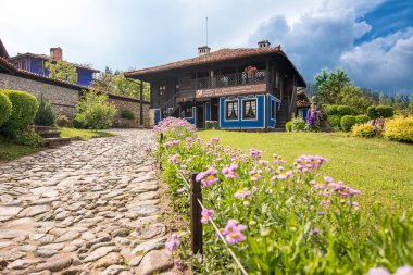 Insanlar olmadan Debelyanovs ve bahçe ev