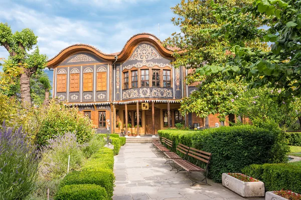 Ancient colored wooden houses in Plovdiv (Bulgaria) — Stock Photo, Image