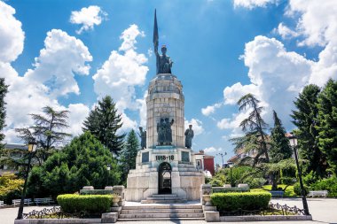 Veliko Tarnovo'da Bulgaristan Ana Anıtı (1930 yılında inşa edilmiştir) 