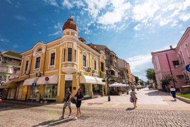 Bogoridi sokak, insanlar ile Burgaz merkezinde yaya sokak (Bulgaristan)