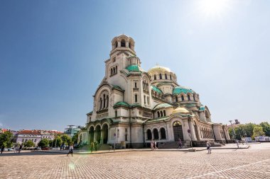 St. Alexander Nevski Katedrali 'nde turistler ve ibadet edenler var.