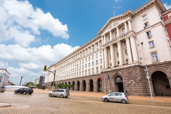 Palacio del Consejo de Ministros en Sofía en un día normal — Foto de Stock