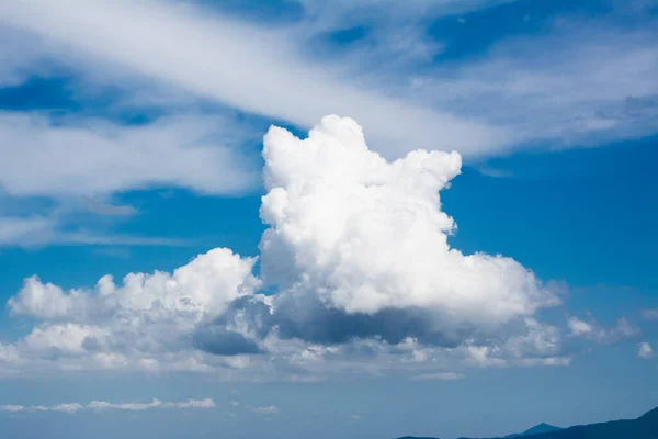 Stratocumulus Błękitnym Niebie — Zdjęcie stockowe