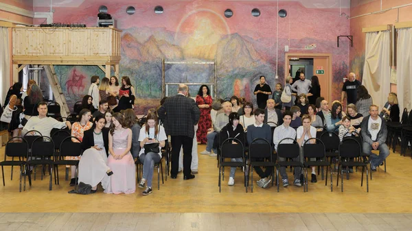 Moskwa Rosja Około Czerwca 2018 Uczniów Klasy Rodzice Nauczyciele Zbierają — Zdjęcie stockowe