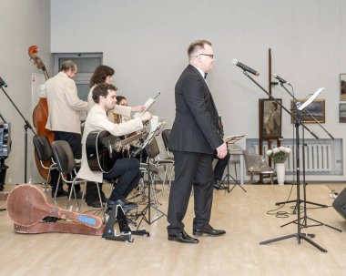 Moskova, Rusya - Ekim, 2018 yaklaşık: Saratov dan performans Retro Caz Orkestrası. Sanatçıların konser saati. Mimar, iç Merkezi ev.