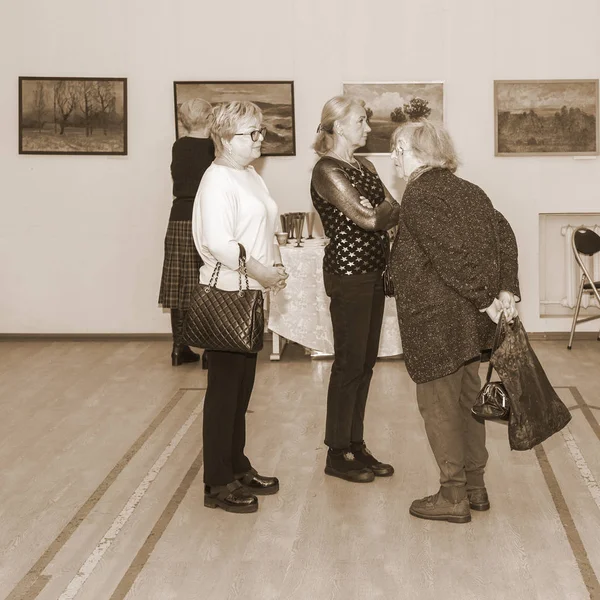 Moskova, Rusya - Ekim, 2018 yaklaşık: Saratov dan performans Retro Caz Orkestrası. Mola zamanı. Mimar, iç Merkezi ev.