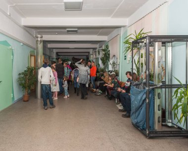 Moskova, Rusya - Kasım, 2018 yaklaşık: Mutlu yeni yıl Noel okul tatili. Katılımcılar ve konuklar okulu iç. Stremyanny lane, 33/35 evi.