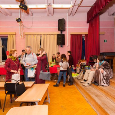 Moskova, Rusya - Kasım, 2018 yaklaşık: Mutlu yeni yıl Noel okul tatili. Katılımcılar ve konuklar okulu iç. Stremyanny lane, 33/35 evi.