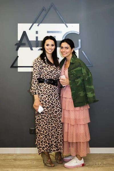 Happy fashion party in ALTG showroom — Stock Photo, Image