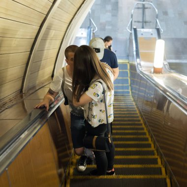 Moskova metrosu insanlarda