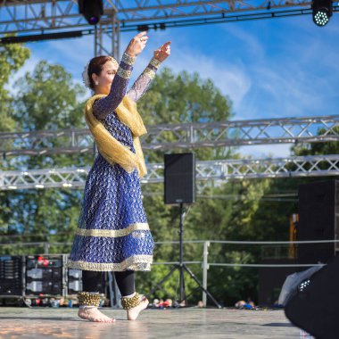 Hint dansı, performansı