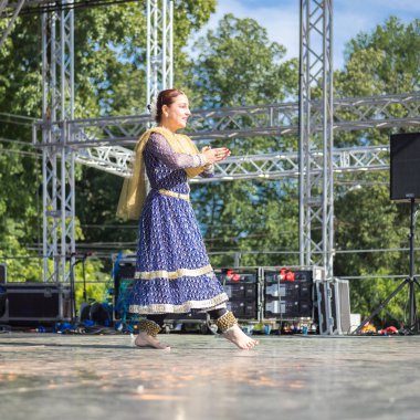 Hint dansı, performansı