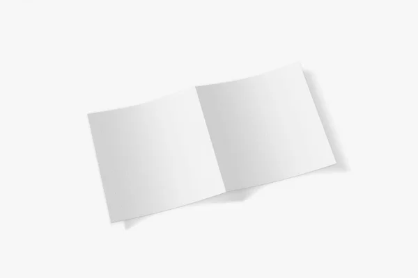 Μοντέλα τετράγωνο φυλλάδιο, φυλλάδιο, πρόσκληση απομονωμένη σε λευκό φόντο με απαλό κάλυμμα και ρεαλιστική σκιά. απόδοση 3D. — Φωτογραφία Αρχείου
