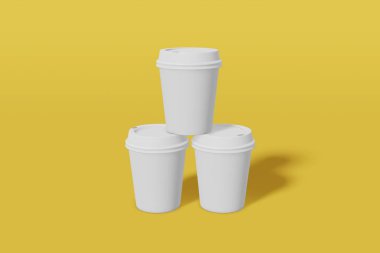 Sarı bir arka plan üzerinde bir piramit şeklinde bir kapak standı ile üç kağıt bardak mockup ayarlayın. 3d render