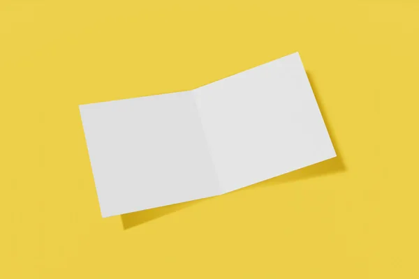 Μοντέλα τετράγωνο φυλλάδιο, φυλλάδιο, πρόσκληση απομονωμένη σε ένα κίτρινο φόντο με σκληρό κάλυμμα και ρεαλιστική σκιά. απόδοση 3D. — Φωτογραφία Αρχείου