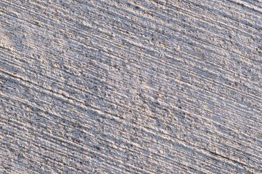 Çapraz simetrik çizikler olan gri beton duvar ya da zemin dokusu. Soyut arkaplan. Boşluğu kopyala.