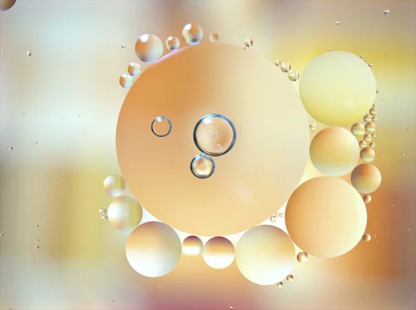 Hermosas Burbujas Abstractas Aceite Agua Sobre Fondo Blanco Oro Macro —  Fotos de Stock