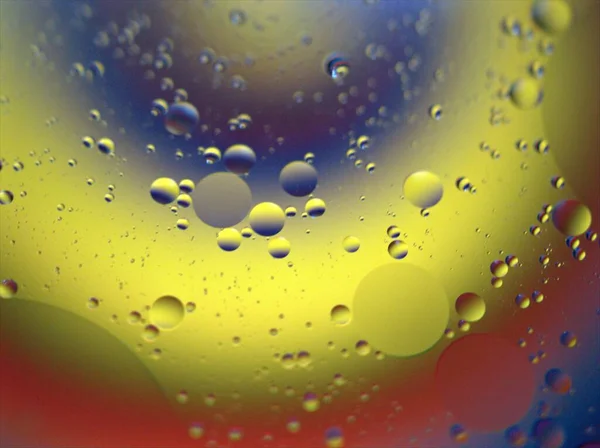Vacker Gul Guld Bubblor Olja Vatten Med Färgglad Bakgrund Makro — Stockfoto