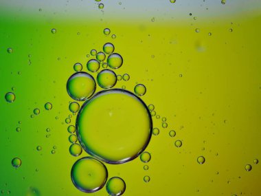 Kapalı makro yağ damlaları tatlı renkli arka plan, güzel soyut baloncuklar yağ, pastel arka planda damlacıklar