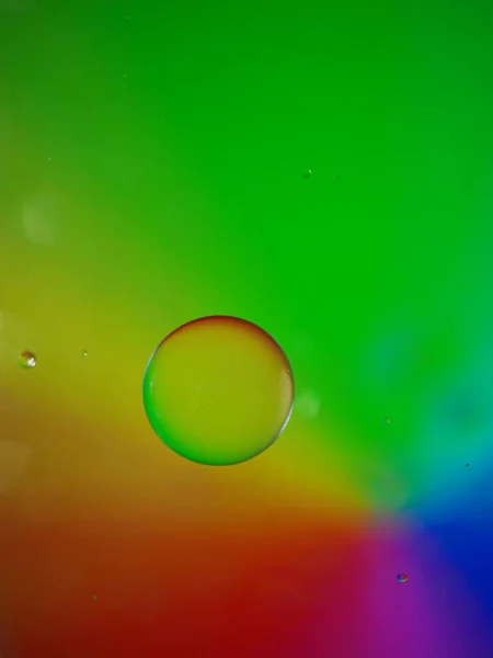 Nahaufnahme Makrotropfen Wasser Mit Buntem Hintergrund Schöne Grüne Abstrakte Blasen — Stockfoto