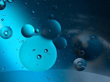 Güzel soyut baloncuklar suda siyah mavi arkaplan, makro görüntü, tatlı renk, damlacıklar, bulanık, parlak