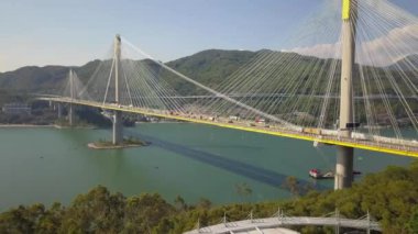 Hong Kong Tsing Ma Köprüsü İHA mavi gökyüzü
