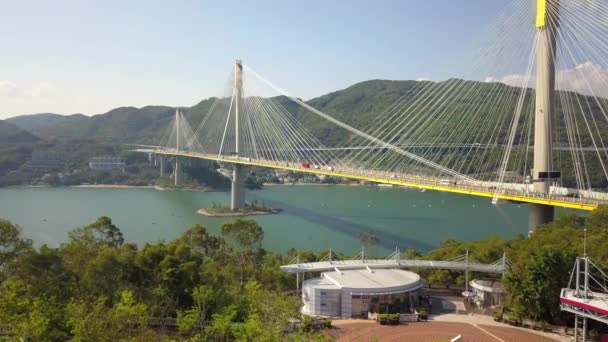 Hong Kong Tsing Köprüsü Mavi Gökyüzü — Stok video