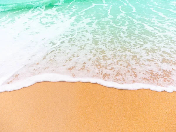 Weiche Welle Meer Auf Sandstrand Für Hintergrund Sommerreise Urlaub — Stockfoto