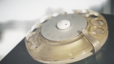 Eski Telefon Çevirmeli Numaralar Yazan Parmak Antika Çevirmeli Siyah Telefon
