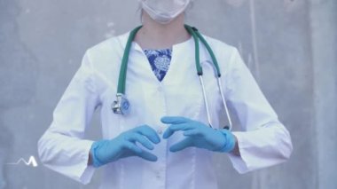 Stetoskop Elleri Mavi Eldivende Kadın Doktor Kalp, Nabız Çizgisi veya Kalp Atışı Sembolü Gösteriyor 