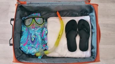 Üst Manzara, seyahat planlayan bavul kızlarını çabucak topluyor. Zaman aşımı stop-motion