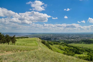 Şehrin en tepeden yaz manzarası