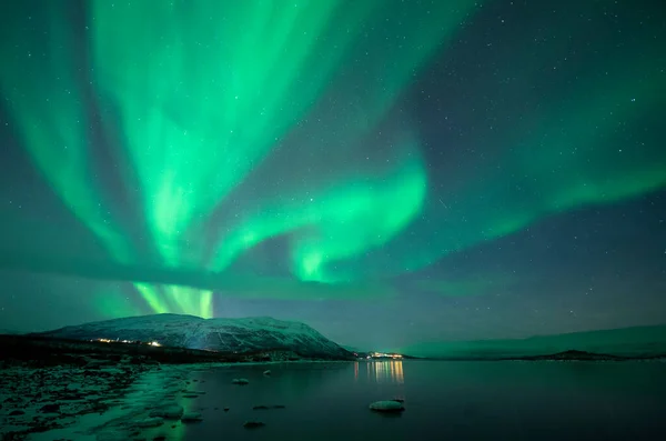 Aurora Borealis Aurores Boréales Près Abisko Lac Tornetrask Dans Arctique Image En Vente