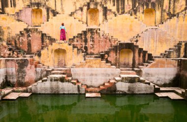 Panna Meena ka Kund Amber, Jaipur, Hindistan 'da iyi bir adım attı. Yüksek kalite fotoğraf