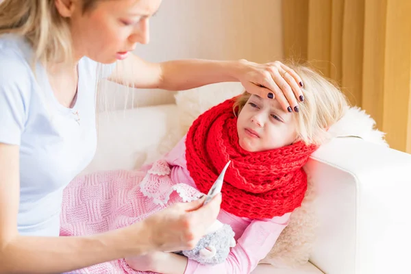 Kind Ziek Thuis Gevoel — Stockfoto