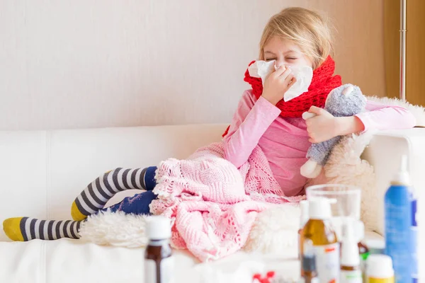 Bambino Malato Che Rimane Casa — Foto Stock