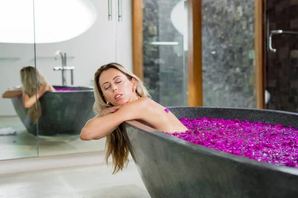 Woman Relaxing Purple Petal Bath — Stock Photo, Image