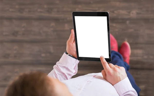 Homem Usando Tablet Mockup Tela Vertical Tablet — Fotografia de Stock