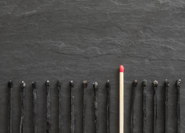 Diğerlerinden ayakta. Bir taze maç önünde olanları yandı.