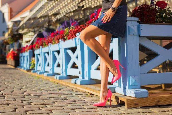 Stylish Woman Pink Heels Standing Street — Stock Photo, Image
